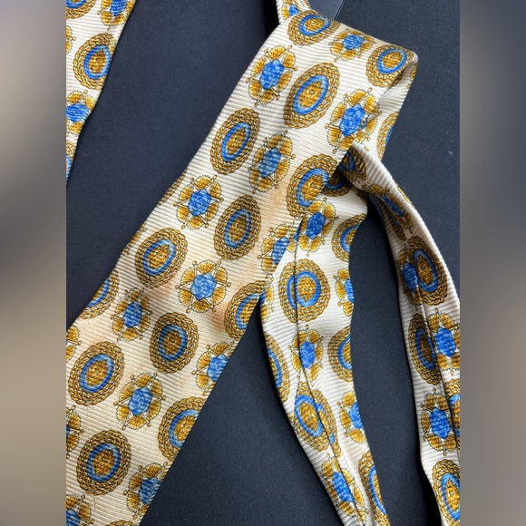 Authentic Chanel tie - Picture 5 of 5